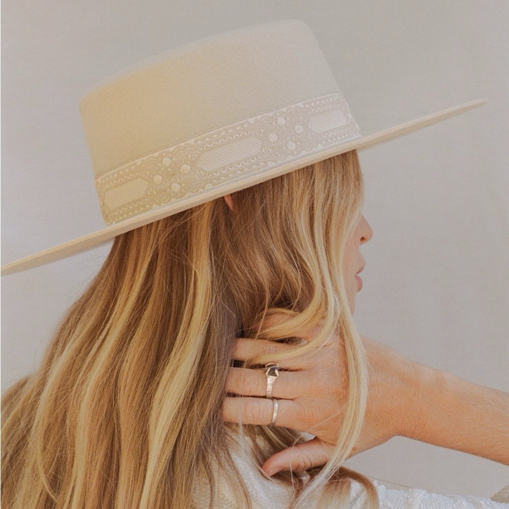 LACK OF COLOR - THE SIERRA GOLD, NWT Size 55cm.